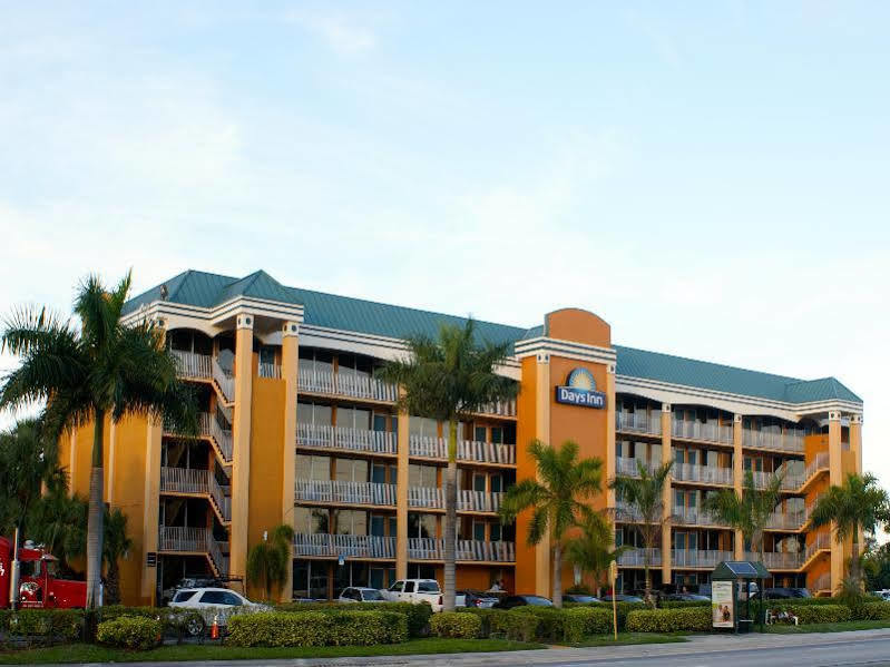 Days Inn By Wyndham Fort Lauderdale-Oakland Park Airport N Exterior photo